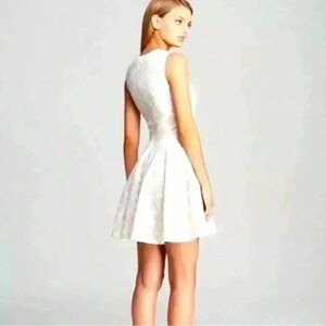 Diane Von‎ Furstenberg "Jeannie fit & flare skater dress size 6 cream